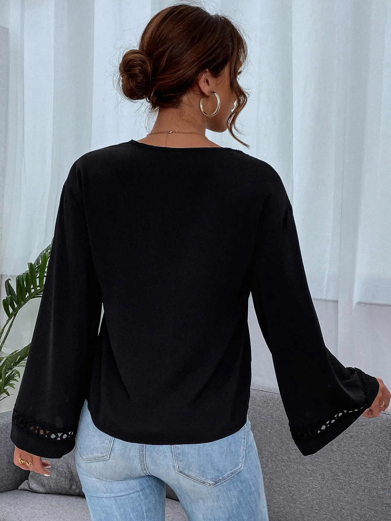 Elegant Plain Contrast Lace Long Sleeve V Neck Regular Blouse